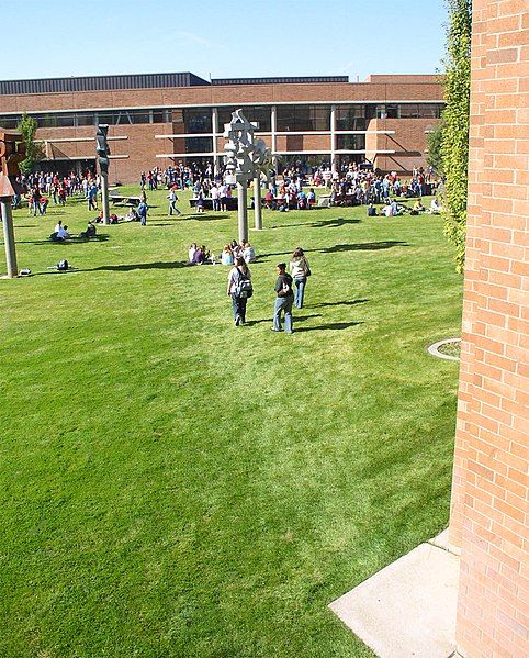 File:MSHS Courtyard.jpg