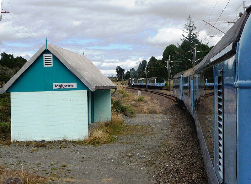 File:Makatote crossing loop.jpg