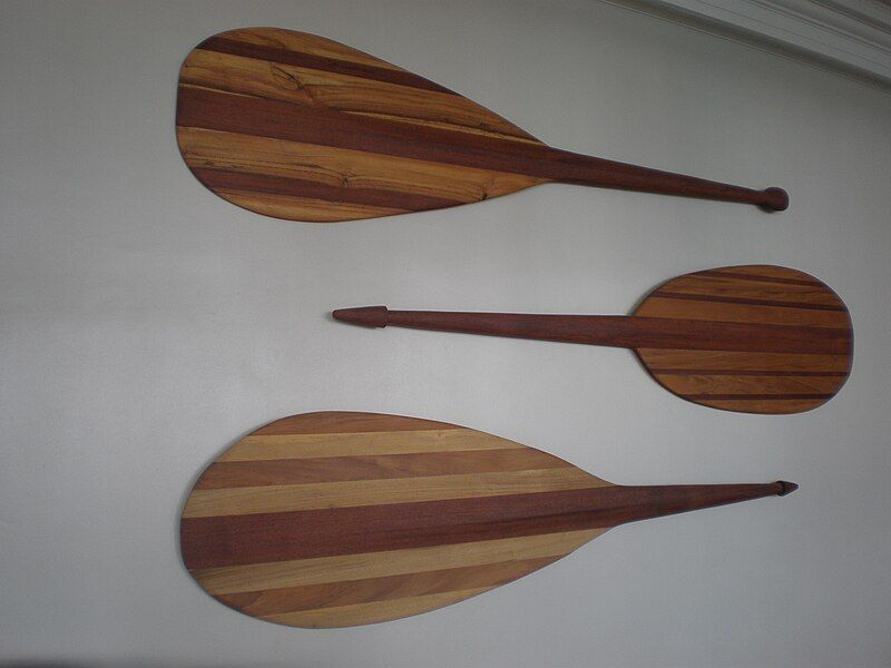 File:Moana-Hotel-canoe-paddle-display.JPG