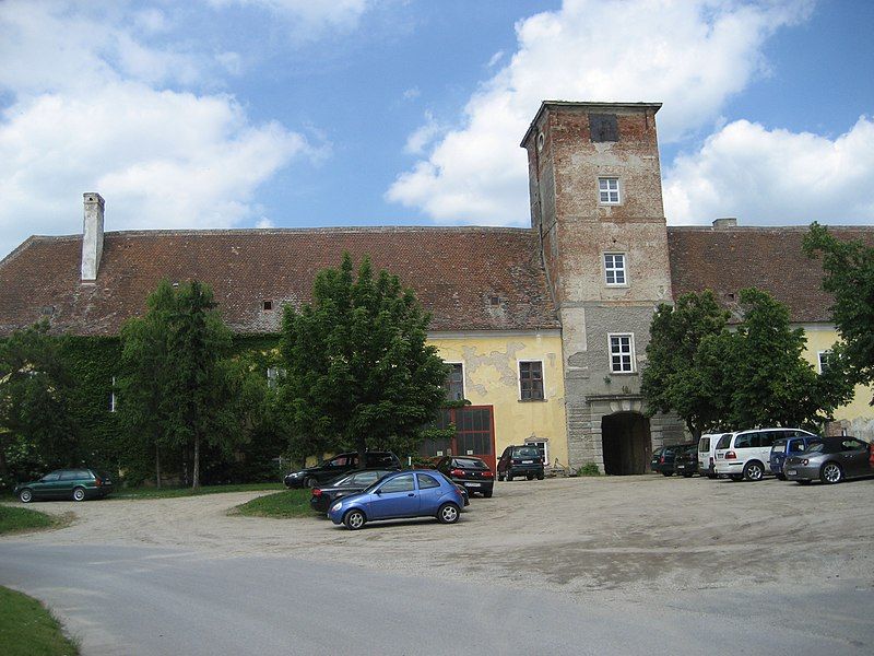 File:Niederabsdorf-Meierhof-01.jpg