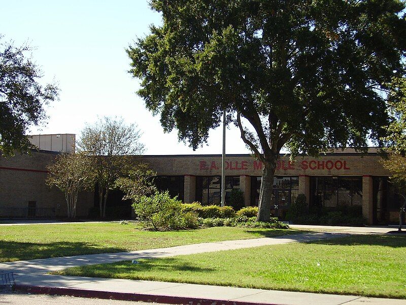 File:OlleMiddleSchoolAliefISDHouston.JPG