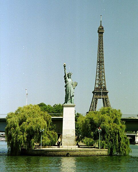 File:Paris-ile-aux-cygnes-statue-de-la-liberte-tour-eiffel-seine.jpg