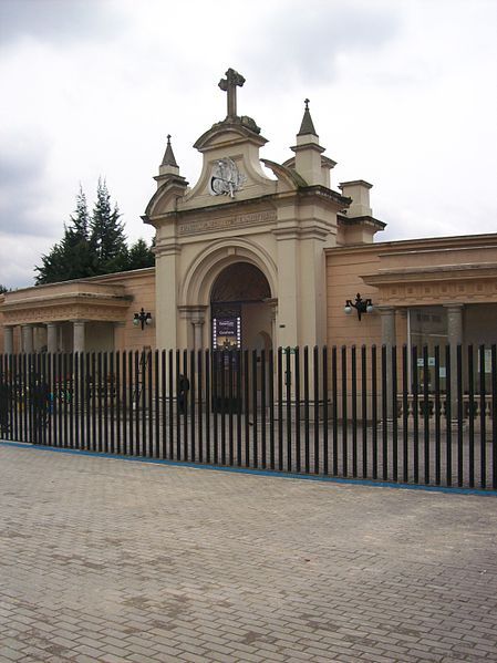 File:Portada Cementerio.jpg