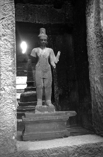 File:Preah Khan Lokesvara.jpg