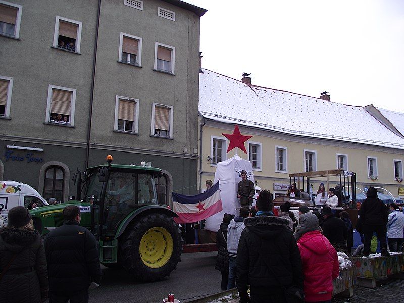 File:Ptuj (8635191420).jpg