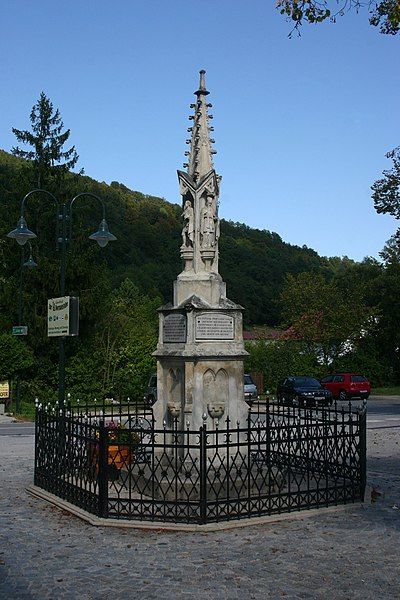 File:Schederdenkmal Thenneberg.jpg