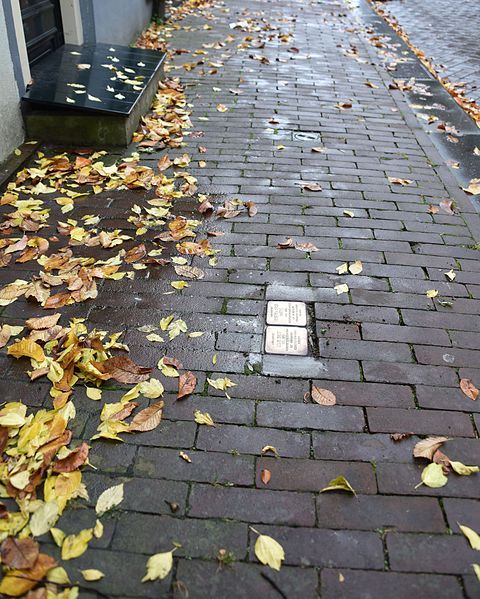 File:Stolpersteine Amsterdam.jpg