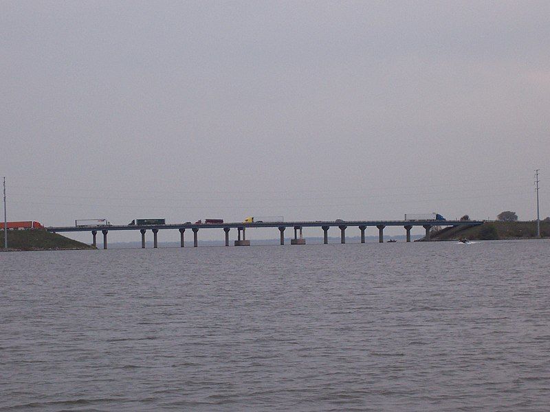 File:USRoute41LakeButteDesMortsBridge.jpg