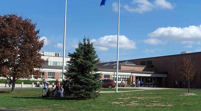 File:Avon High School.JPG