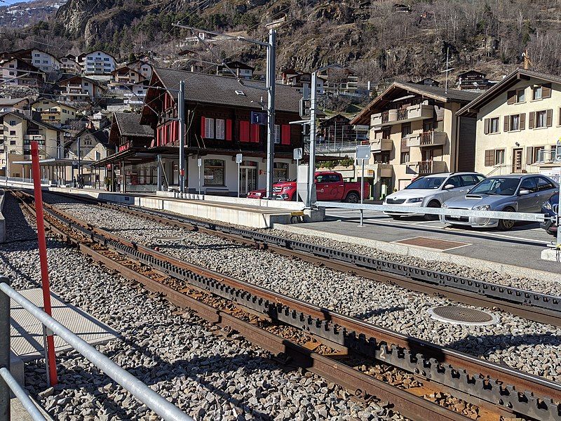 File:Bahnhof Stalden VS.jpg