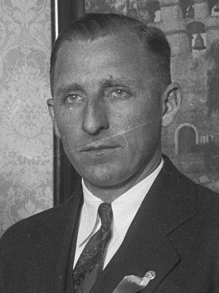 File:Buron Fitts 1928.jpg