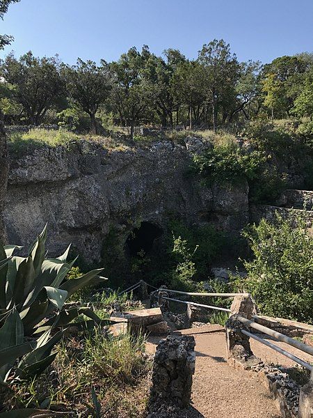 File:CaveMouthCascadeCaverns.jpg