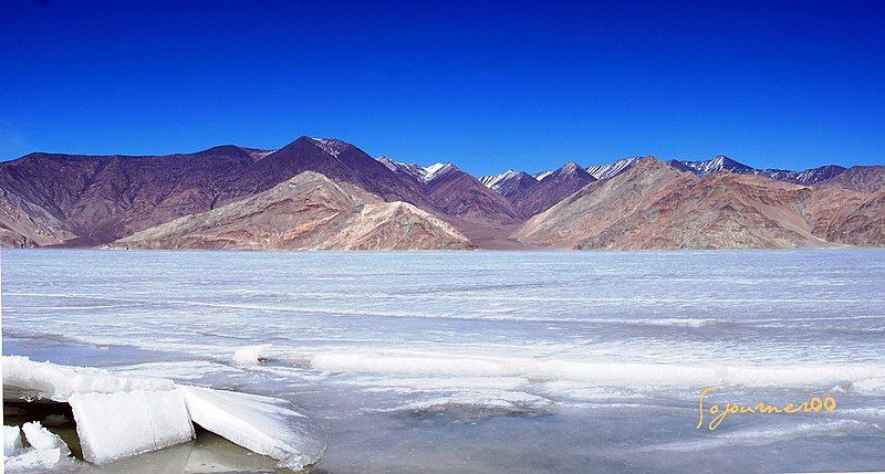 File:Frozen, Pangong Tso.jpg