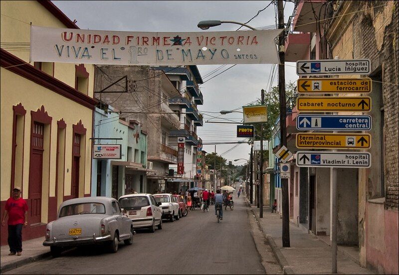 File:Holguín Street.jpg