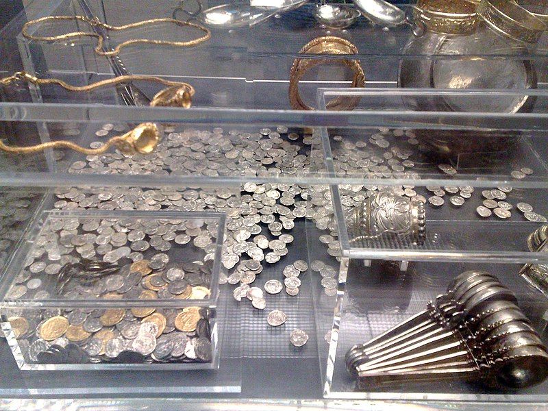 File:Hoxne hoard case.jpg