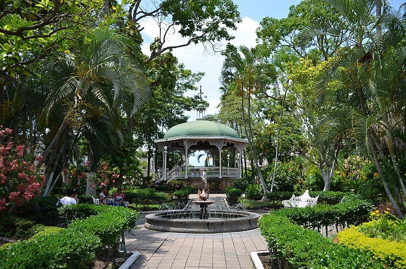 File:Jardín Libertad, Colima.jpg