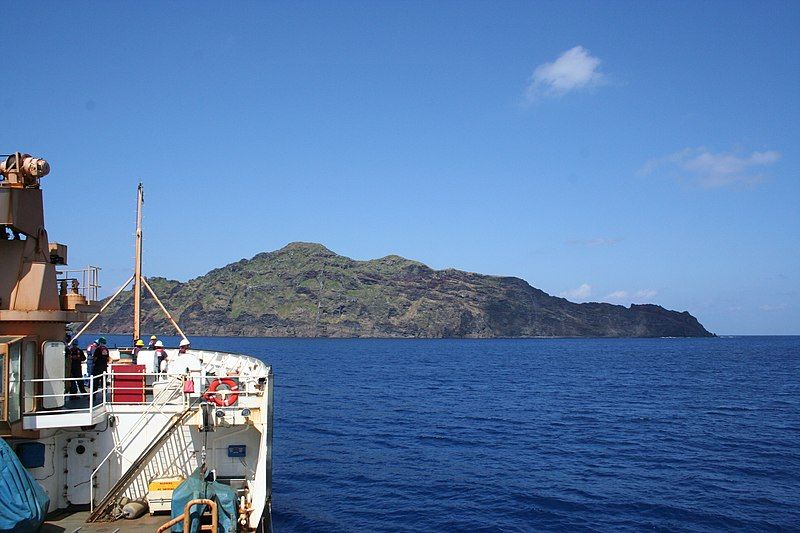 File:Maug East Island.jpg