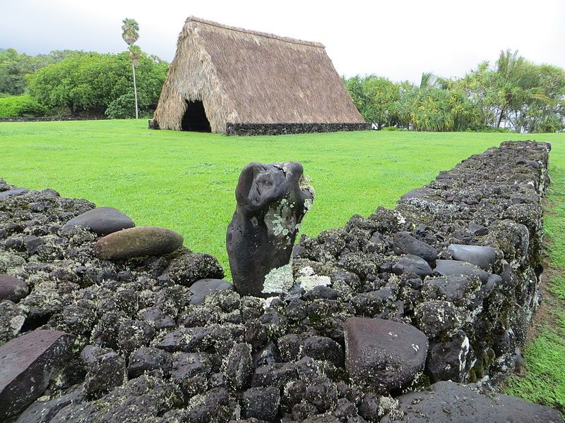 File:Maui-Piilanihale-canoehouse-enclosure.JPG