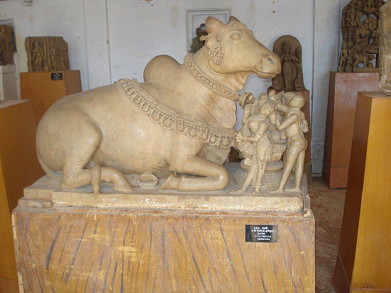 File:Nandi Statue Bhanpura.JPG