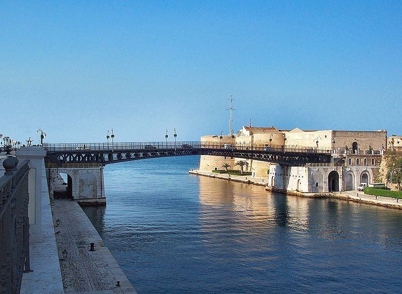 File:Ponte Girevole Taranto.jpg