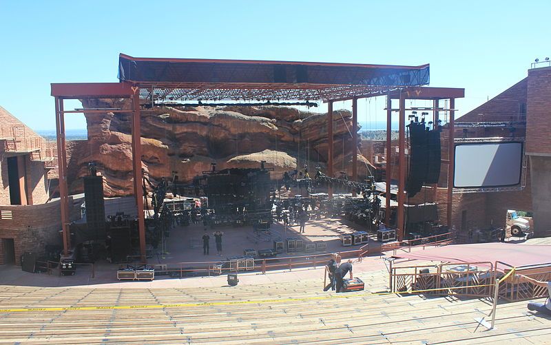 File:Red Rock Amphitheatre.jpg