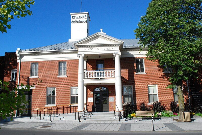 File:Sainte-Anne-de-Bellevue Town Hall.JPG