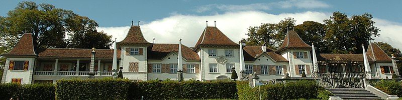 File:Schloss Waldegg Feldbrunnen.jpg