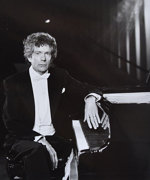 File:1985 Gísli Magnússon.jpg