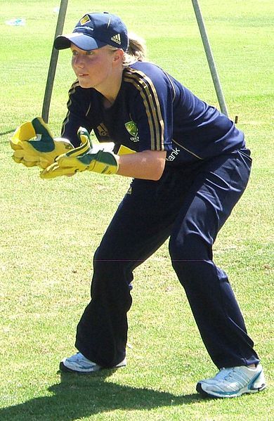 File:Alyssa Healy catching.jpg