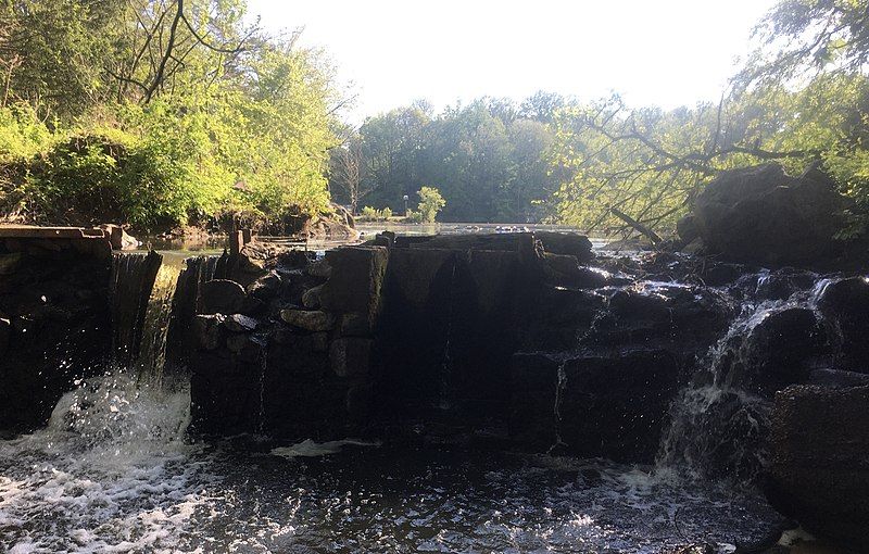 File:Bellevue lake dam.jpg