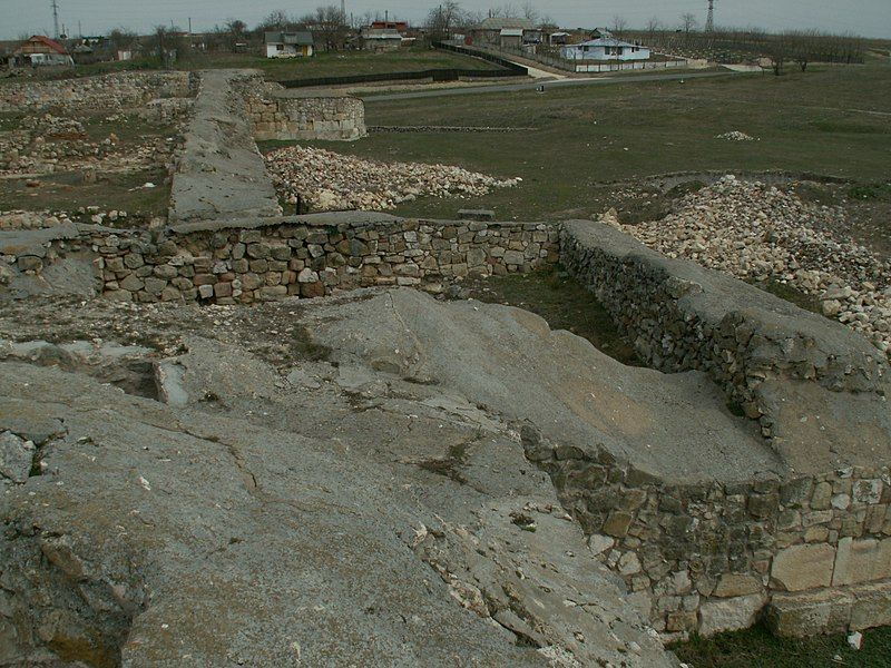 File:Capidava Ruins 6.jpg