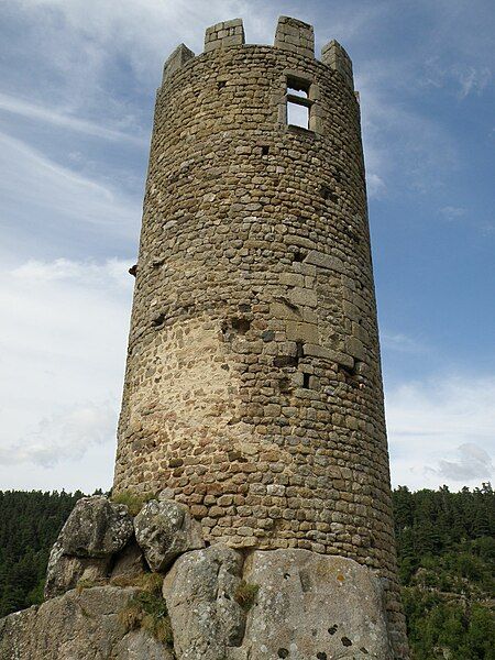 File:Chalencon (Haute-Loire) Château6.JPG