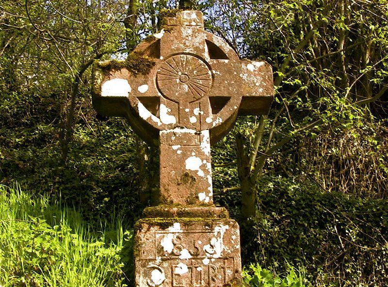 File:Croix de falguieres.JPEG