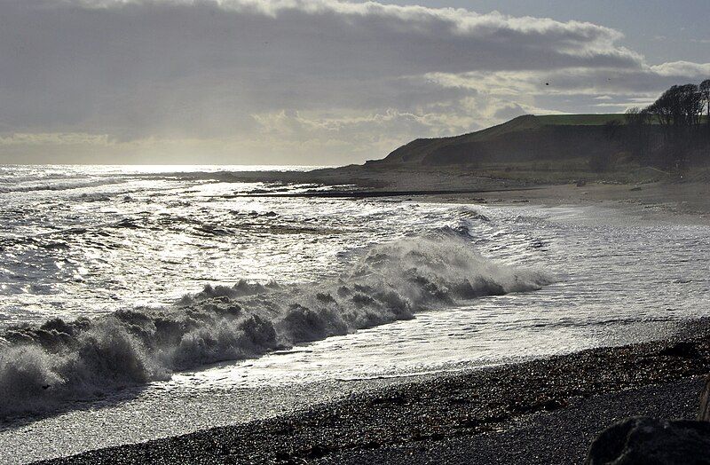 File:Inverbervie Beach.jpg