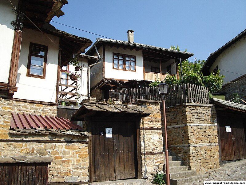 File:Lovech-oldtown-imagesfrombulgaria.JPG