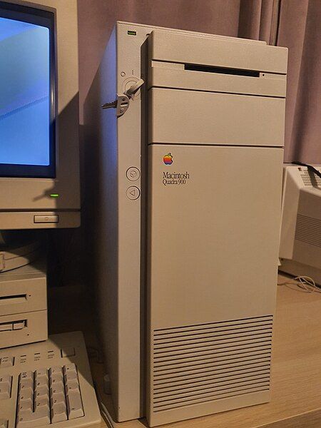 File:Macintosh Quadra 900.jpg