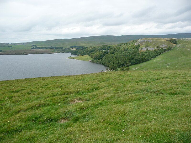 File:Malham Tarn 11.jpg