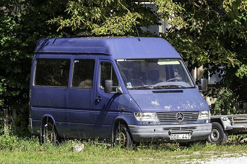 File:Mercedes-Benz Sprinter 312D.jpg