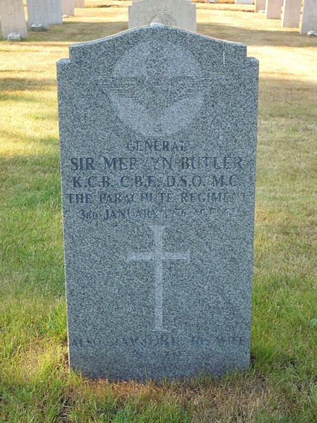 File:Mervyn Butler headstone.JPG