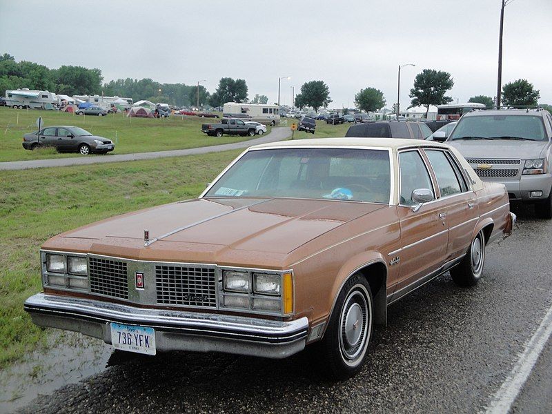 File:Oldsmobile 98 (5943642727).jpg