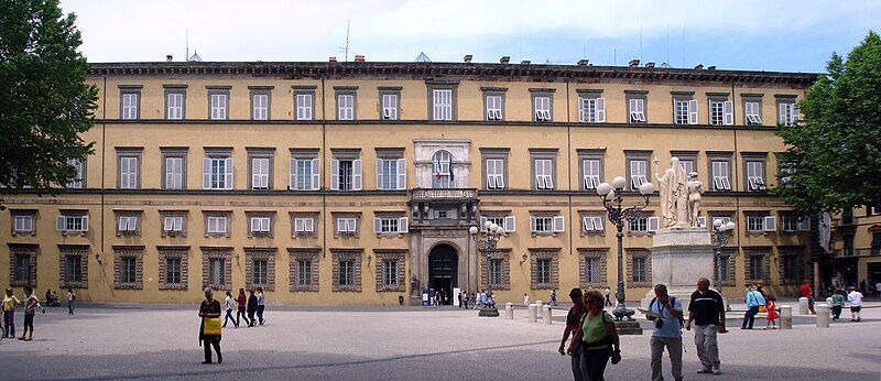 File:PalazzoDucale-Lucca.jpg