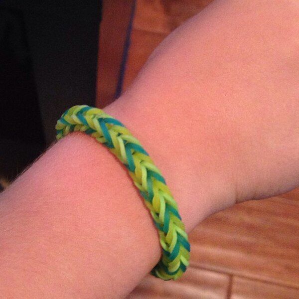 File:Rainbow Loom bracelet.jpg