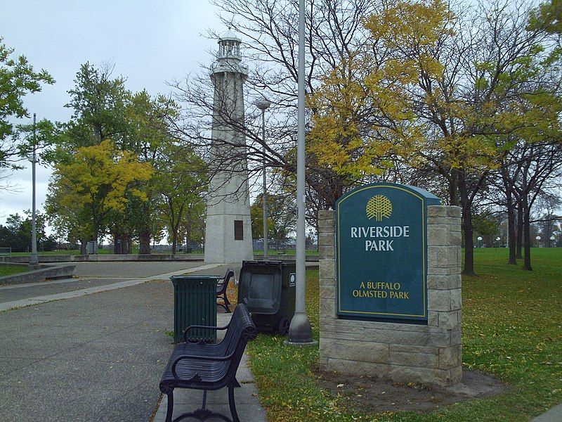 File:Riverside park.jpg