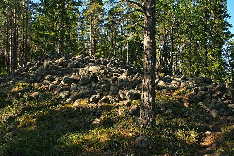 File:Skuleskogen cairn.jpg