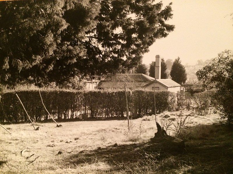 File:The Grange laneway.jpg