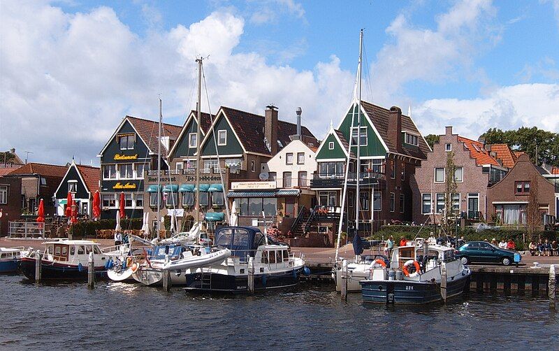 File:Urk harbor.jpg