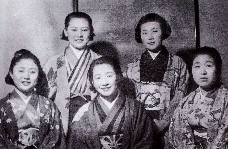 File:1941 takarazuka stars.jpg