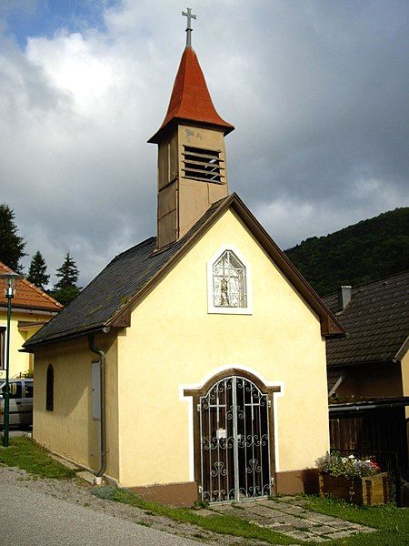 File:Alland Groisbach Kapelle.jpg