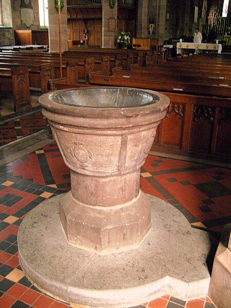 File:Brewood font 01.JPG