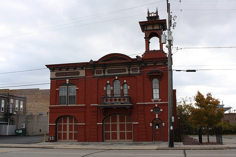 File:BrooklyNo4FireHouseOshkosh.jpg